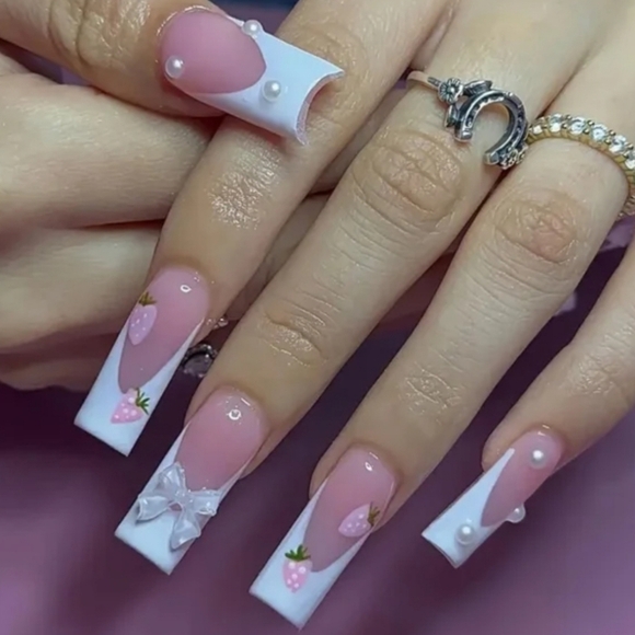 24 Pieces Fake Press On Nails - Picture 1 of 5